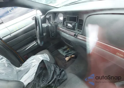 2011 Ford Crown Victoria Commercial Long Wheelbase z USA, uszkodzony, nr VIN 2FABP7AV1BX179196